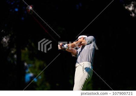 A man in his 40s enjoying golf 107900721