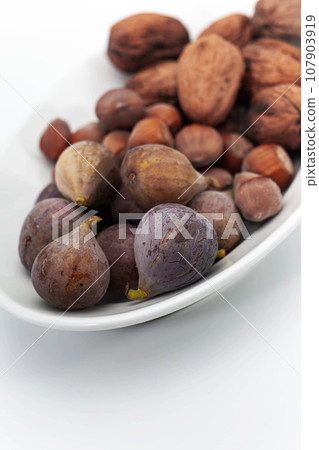 Close up of autumn fruits on a work surface 107903919