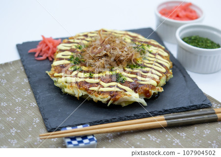 Okonomiyaki Okonomiyaki 107904502