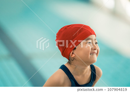 Swimming school class for 4 year olds Swimming school class for 4 year olds 107904819