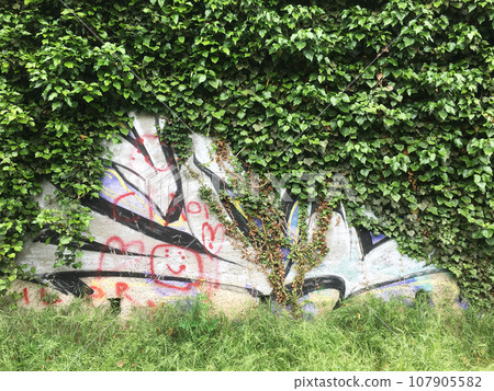 Street art of graffit 107905582