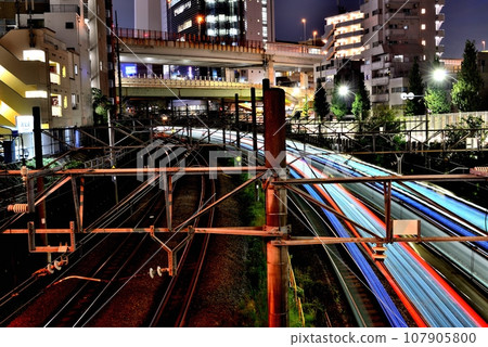 池袋 從堀之內大橋看到通往池袋站的鐵道夜景 池袋 從堀之內大橋看到通往池袋站的鐵道夜景 107905800