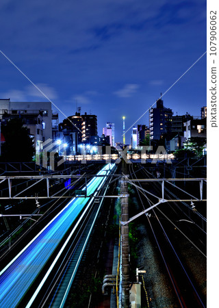 Ikebukuro - Railway light traces towards Skytree seen from Horinouchi Bridge 107906062