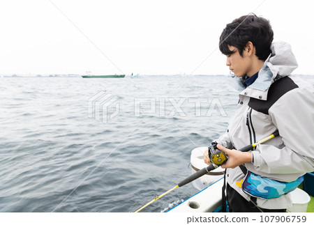 享受海釣的男孩 107906759