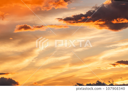 Western sky and clouds at dusk in autumn b-2-3 Light color Western sky and clouds at dusk in autumn b-2-3 Light color 107908340