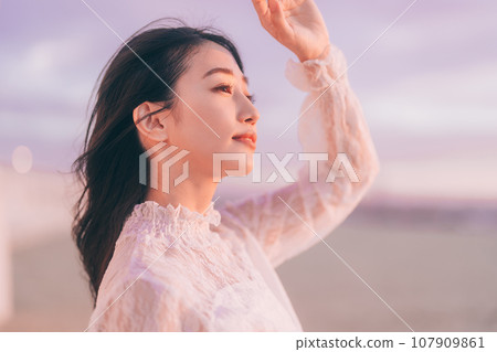 Woman portrait with sunset background 107909861