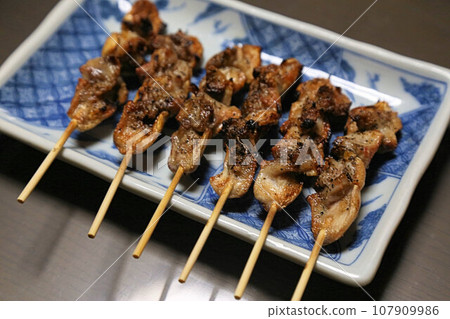 人氣美味的居酒屋菜單、雞肉軟骨串、藥根南骨、烤雞肉串店 107909986