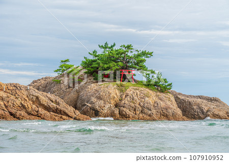 Uradome Beach, Iwami Town, Tottori Prefecture, Arasa Shrine Uradome Beach, Iwami Town, Tottori Prefecture, Arasa Shrine 107910952