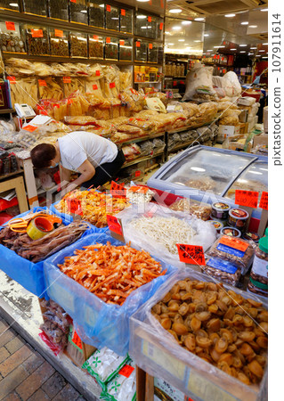 High-quality food sold at a luxury dry food store in West Deoksheng Road, Hong Kong. There are many dry foods that do not know what they are used for High-quality food sold at a luxury dry food store in West Deoksheng Road, Hong Kong. There are many dry foods that do not know what they are used for 107911614