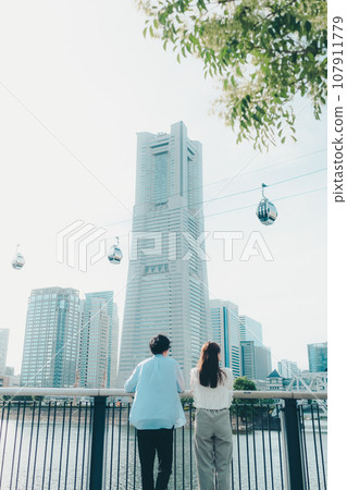 男人和女人走路 男人和女人走路 107911779