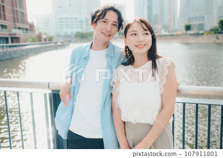 Men and women walking 107911801