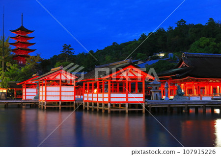 [廣島縣]嚴島神社與宮島五層寶塔的夜景 107915226