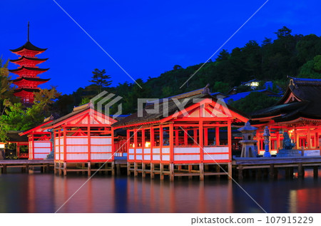 [Hiroshima Prefecture] Night view of Itsukushima Shrine and five-storied pagoda in Miyajima 107915229