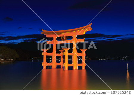 [Hiroshima Prefecture] Night view of Itsukushima Shrine Otorii gate after renovation (Miyajima) 107915248