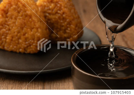 Japanese sake, grilled rice balls Japanese sake, grilled rice balls 107915403