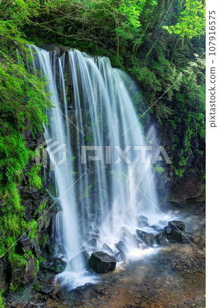 Karasawa Falls (Sugadaira Kogen) 107916575