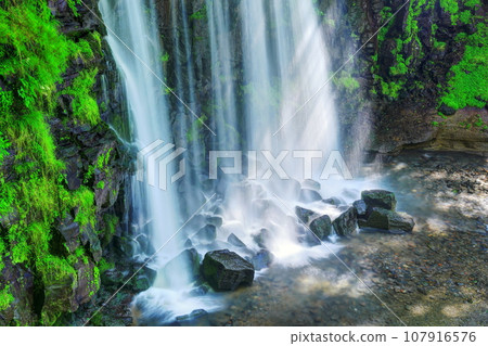 Karasawa Falls (Sugadaira Kogen) 107916576