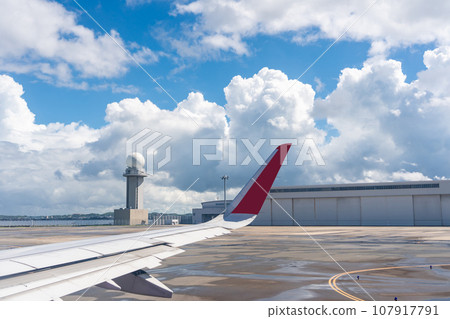 從愛知縣起飛前的機翼和氣象觀測塔 新特麗亞 中部國際機場 新特麗亞 107917791