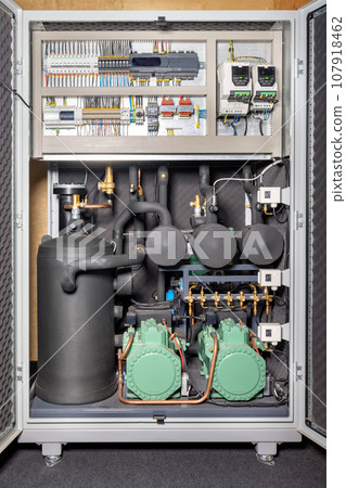 Refrigeration equipment of a compressor-condenser station with an electronic controller unit. 107918462
