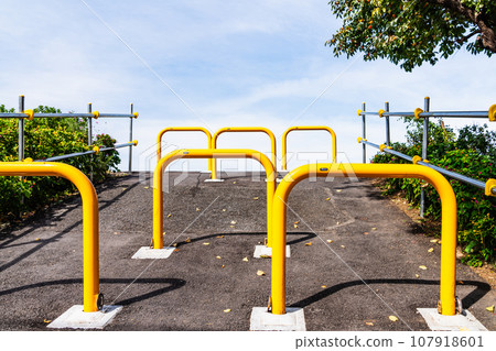 Bicycle entry prevention fence Bicycle entry prevention fence 107918601