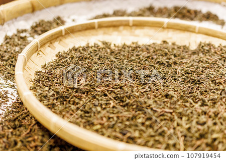 Tea leaves being exposed to the sun 107919454