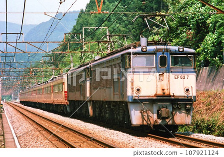 Limited express "Asama" and EF63 electric locomotive going down Usui Pass Limited express "Asama" and EF63 electric locomotive going down Usui Pass 107921124