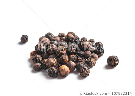 Black peppercorn 107922314
