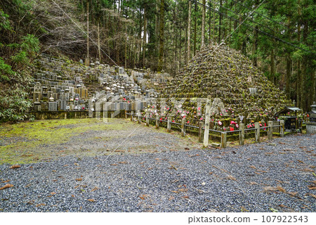 高野山奧之院無緣塚 107922543