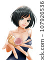 A girl in a school swimsuit who picked up shellfish 107926536