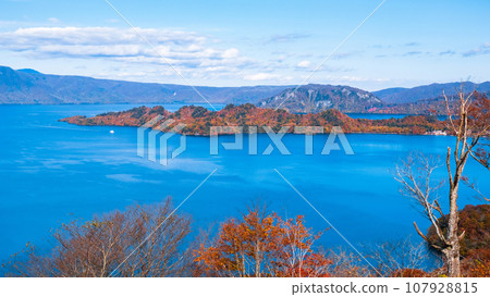 Autumn Lake Towada seen from Hakka Pass First View Rest Area Autumn Lake Towada seen from Hakka Pass First View Rest Area 107928815