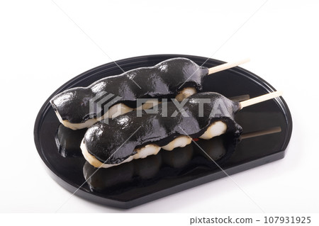 Kushidango with sesame sauce Kushidango with sesame sauce 107931925