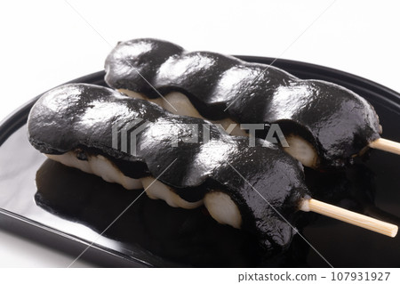 Kushidango with sesame sauce Kushidango with sesame sauce 107931927