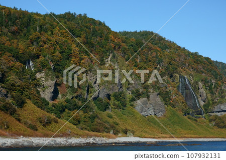 Autumn leaves and waterfalls on the Shiretoko Peninsula, Hokkaido 107932131