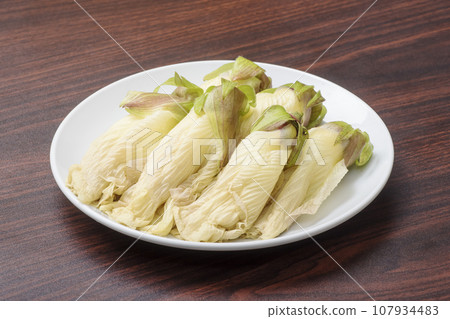 Flower okra, healthy vegetables, healthy vegetables, green and yellow vegetables, edible flowers, summer vegetables Flower okra, healthy vegetables, healthy vegetables, green and yellow vegetables, edible flowers, summer vegetables 107934483