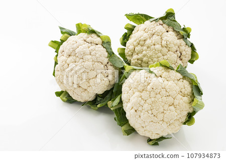 白色背景上的花椰菜 107934873