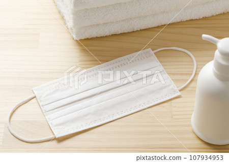 口罩、毛巾和洗手液 口罩、毛巾和洗手液 107934953