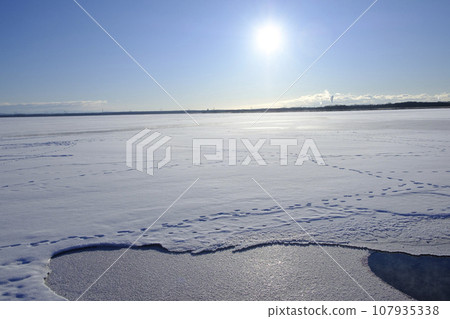 Frozen Winter Lake Utonai Landscape 107935338