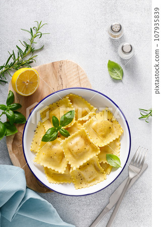 Ravioli with ricotta cheese and fresh basil, top view 107935839