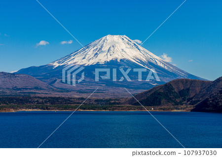 Minobu-cho, Minamikoma-gun, Yamanashi Prefecture Lake Motosu and the surrounding scenery Minobu-cho, Minamikoma-gun, Yamanashi Prefecture Lake Motosu and the surrounding scenery 107937030