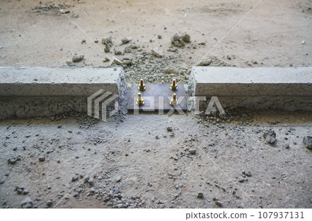 The base plate is drilled with a large nut. 107937131