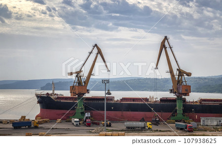 Port cranes Port cranes 107938625