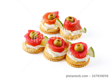 filming food on a white background, studio light 6 107939056