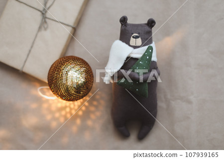 Christmas composition. Toy bear and decorations. Christmas, winter, new year concept. Flat lay, top view, copy space 107939165
