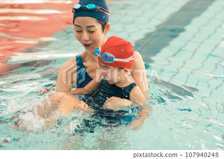 Swimming coach and 4 year old child Swimming coach and 4 year old child 107940248