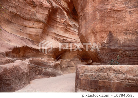 Kayon Sik. A close-up view of the winding road and undulating canyon walls. Petra Jordan 107940583
