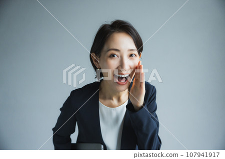 Middle business woman Middle business woman 107941917