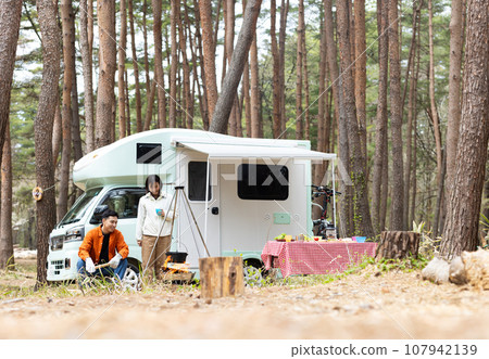 Couple enjoying camping 107942139