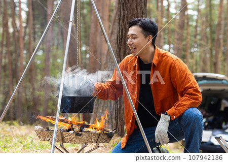 Men enjoying camping 107942186