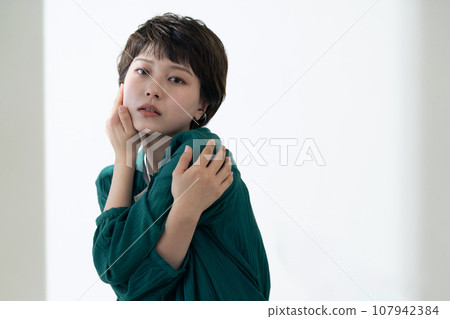 Gen Z women Gen Z women 107942384