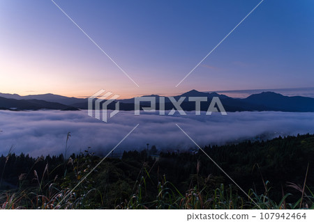 越後三山的日出 越後三山的日出 107942464